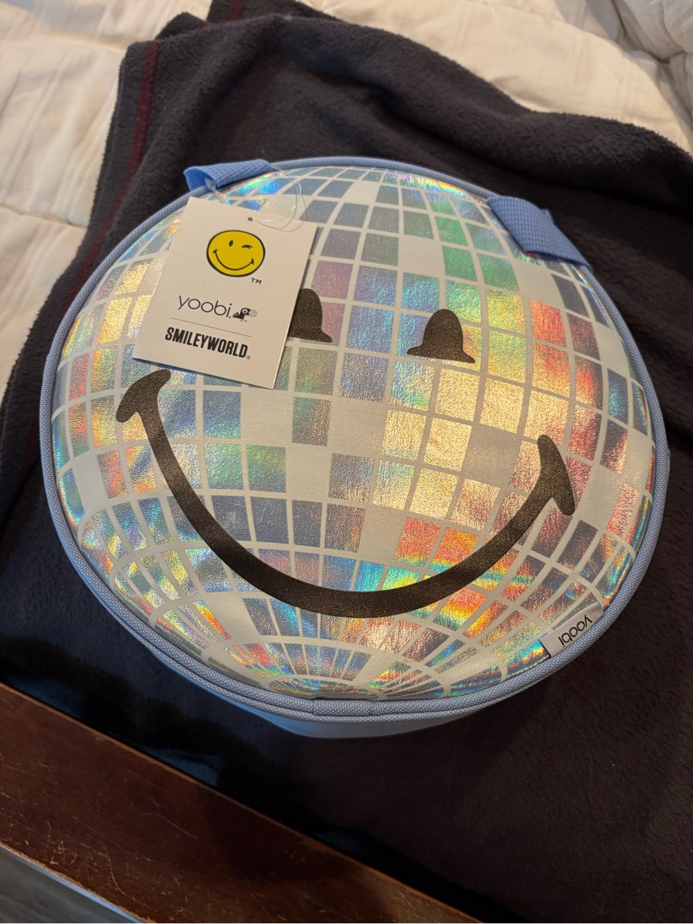 Yoobi Holographic Silver Smiley Lunchbox with Light Blue Trim - Picture 1 of 3